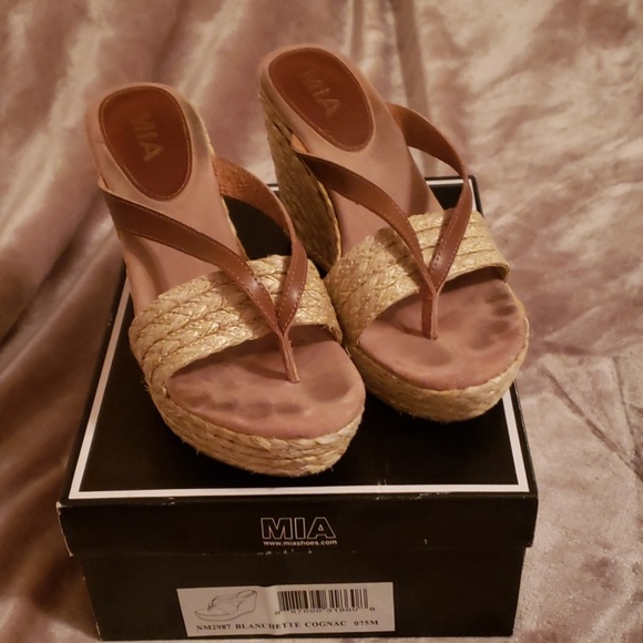 Mia Shoes - Cute chunky platform sandals